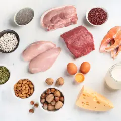 Mięso, ryby, jaja, nabiał, orzechy, nasiona i fasola to produkty, gdzie występuje cynk.