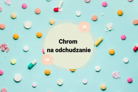 Kolorowe tabletki i kapsułki na niebieskim tle. W centrum napis: "Chrom na odchudzanie".