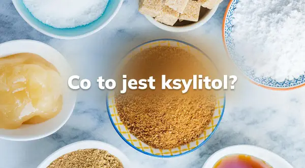 Różne rodzaje słodzików, w tym cukier puder, brązowy cukier i miód. Dowiedz się, co to jest ksylitol i jakie ma zastosowanie.