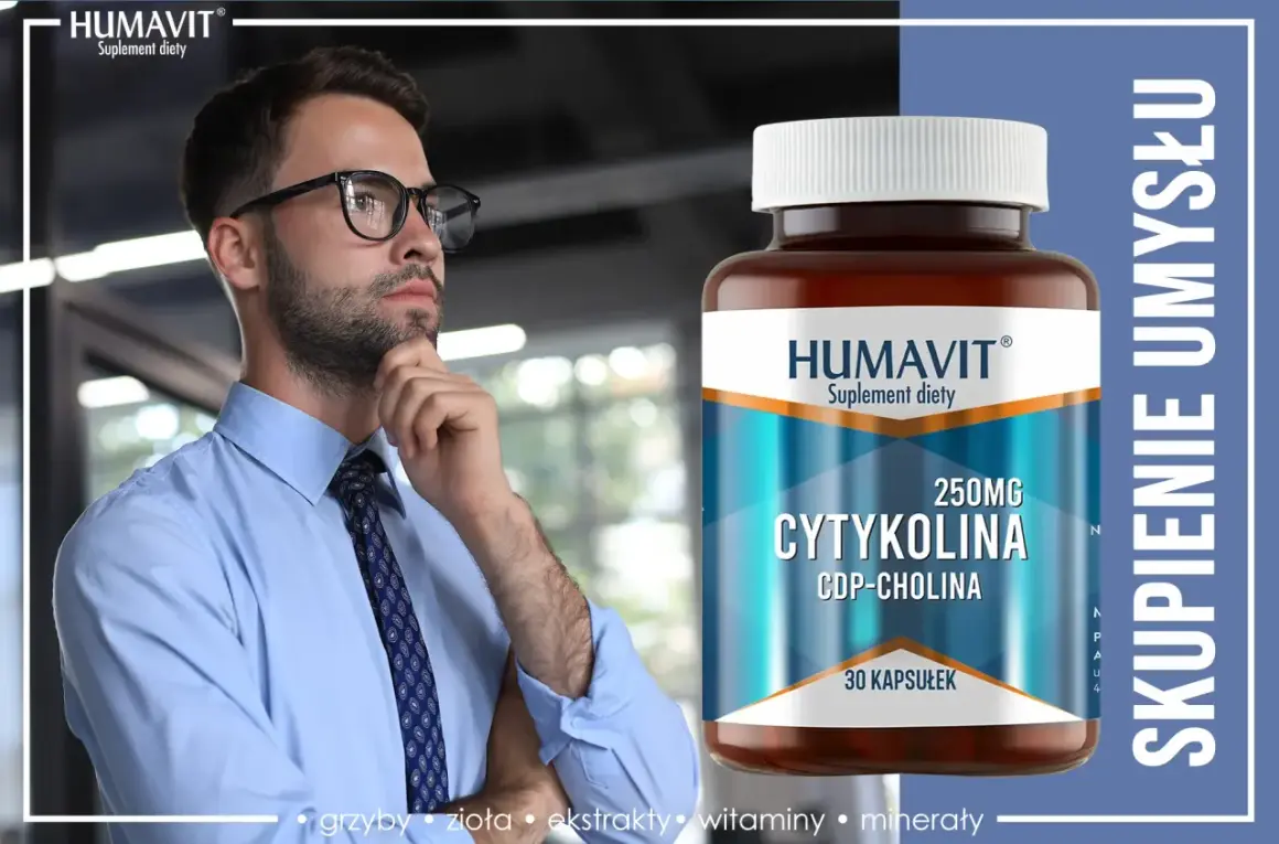 Mężczyzna w okularach zastanawia się nad suplementem diety z cytykoliną, która wspiera skupienie umysłu.