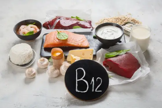 Co jeść przy niedoborze witaminy B12? Praktyczny poradnik